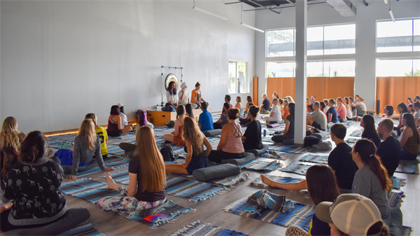 Eat - Meditate - Socialize event at Flow Yoga North Loop