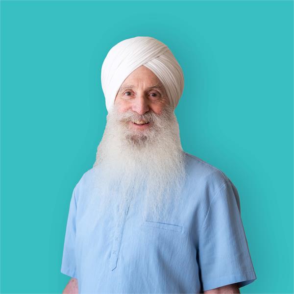 Yoga teacher training host Gurudhan K. at Flow Yoga